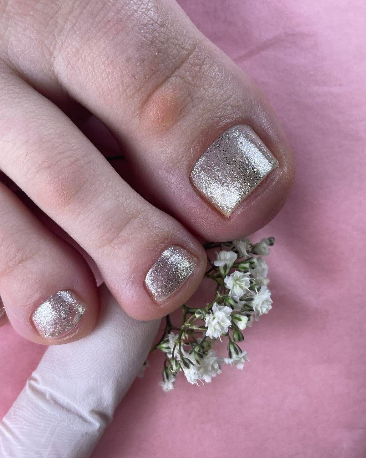 Zapraszam na promocję  pedicure 🤍🌸💅🏽 
Oferta dla pierwszych 10 osób , kto pierwszy ten ma piękne zadbane stopy ! 

Cennik promocyjny :
Pedicure klasyczny       1̵0̵0̵   80 zł
Pedicure hybrydowy    1̵3̵0̵  110 zł
Pedicure całościowy z opracowaniem podeszwy stopy                              1̵5̵0̵  130 zł

Salon w centrum Ełku, wolne terminy jeszcze przed majówką. Jeśli chcesz zadbać o swoje stopy zapraszam do swojego gabinetu. 
Chętne osoby proszę o reakcję  pod postem lub wiadomość pod numer telefonu 507744806