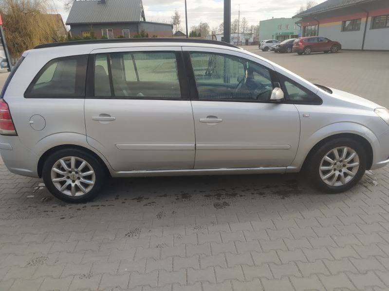 Witam posiadam na sprzedaż samochód marki Opel Zafira b 1.6 benzyna  rok produkcji ;2005 r 
Do naprawy uszczelka pod głowica
