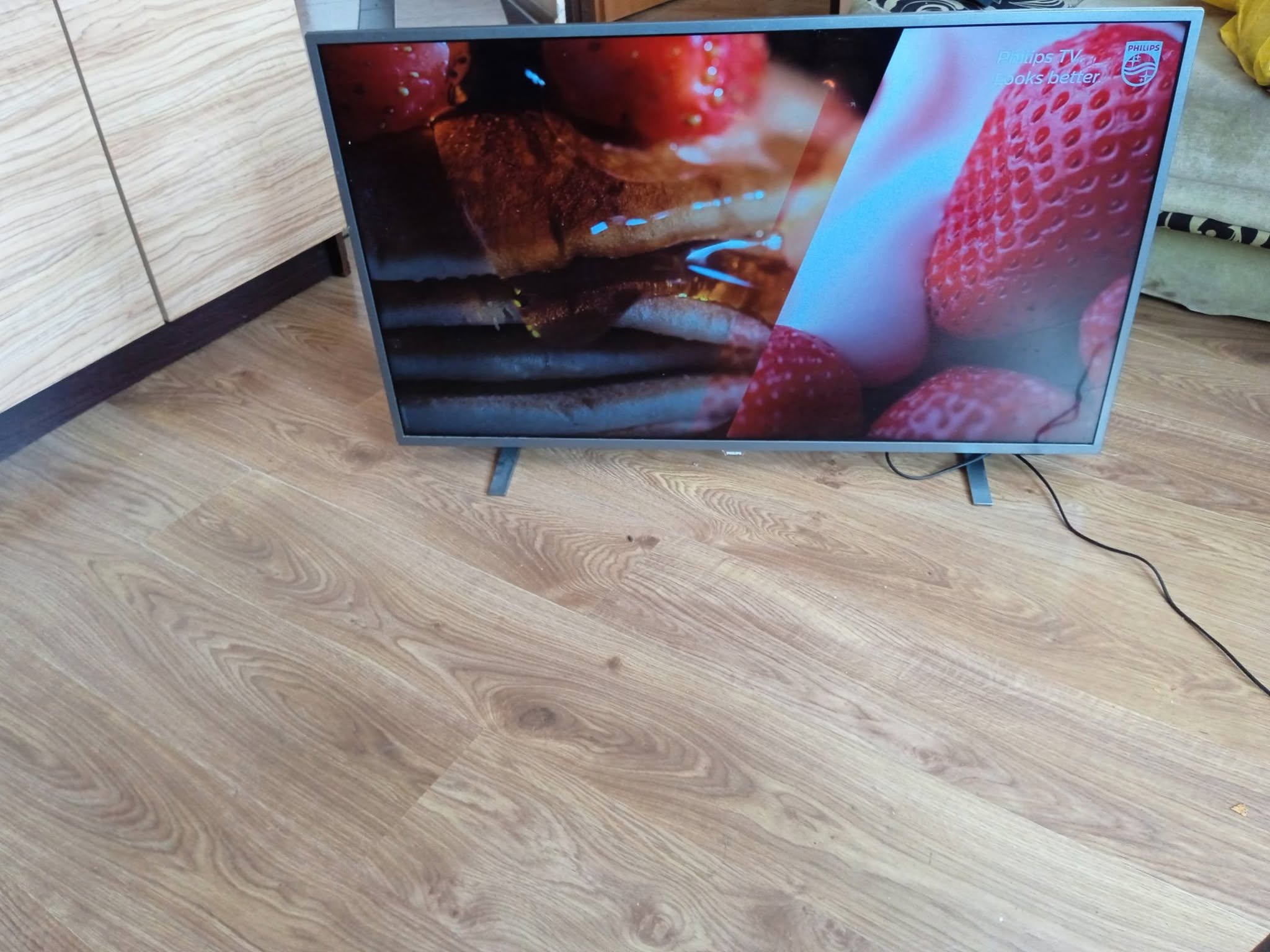Sprzedam tv Philips 43 całe 400 pln