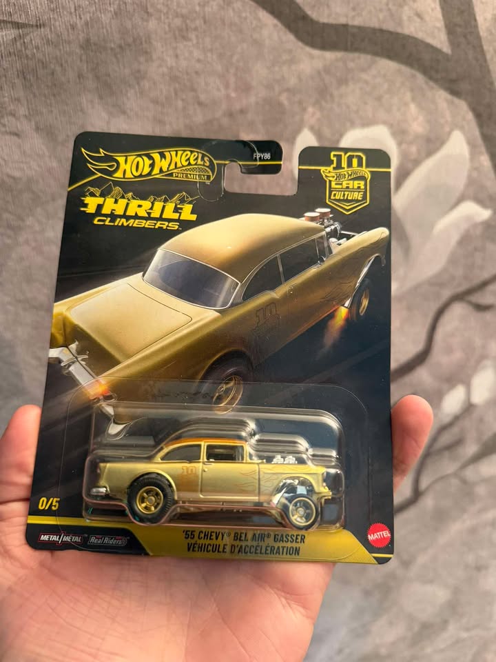 Witam proszę o wstawienie posta ze zdjęciem. Witam od niedawna jestem szczęśliwym posiadaczem CHEVY który jest Chase, aczkolwiek nie jest to model który jest moim „must have” a więc z przyjemnością się wymienię na jakieś ciekawe rlc
Pozdrawiam miłośników Hot Wheels