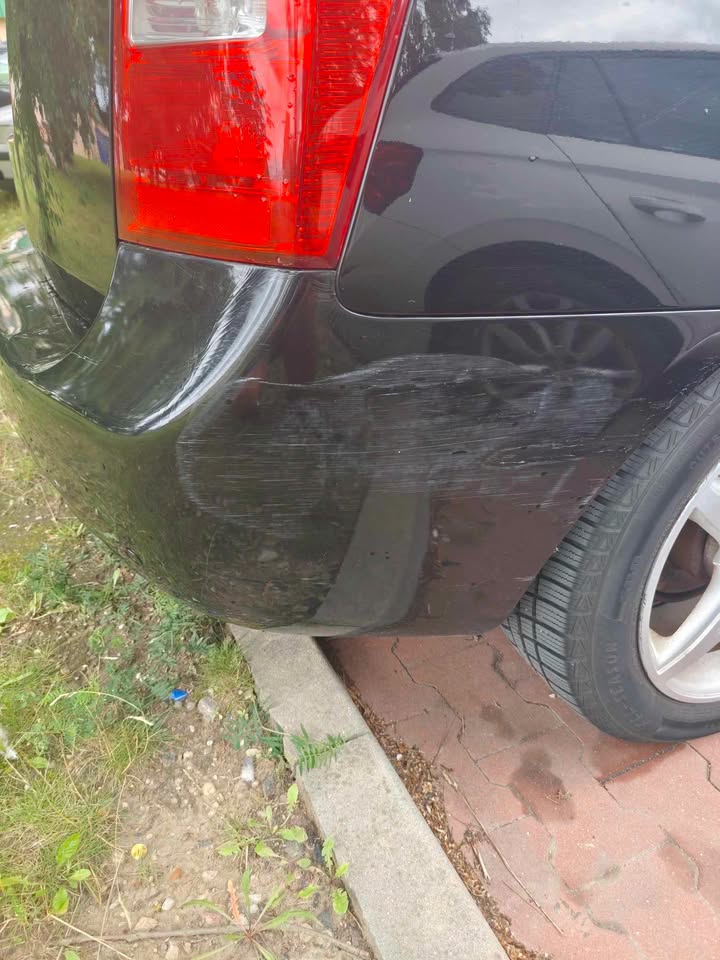 Dzień dobry. Proszę o opublikowanie posta. Podejrzewam, że uszkodzenie mojej kia carens  mogło powstać na parkingu przy Lewiatanie na ul. Tuwima. Zauważyłem otarcie prawego tylnego zderzaka dopiero dzisiaj, tam byłem po 18.00 28.07.2026r . Jeśli ktoś był świadkiem zdarzenia lub posiada nagranie z wideorejestratora, proszę o kontakt w wiadomości prywatnej. To już drugi taki przypadek jak tam postawiłem samochód i tak się stało. Dziękuję.