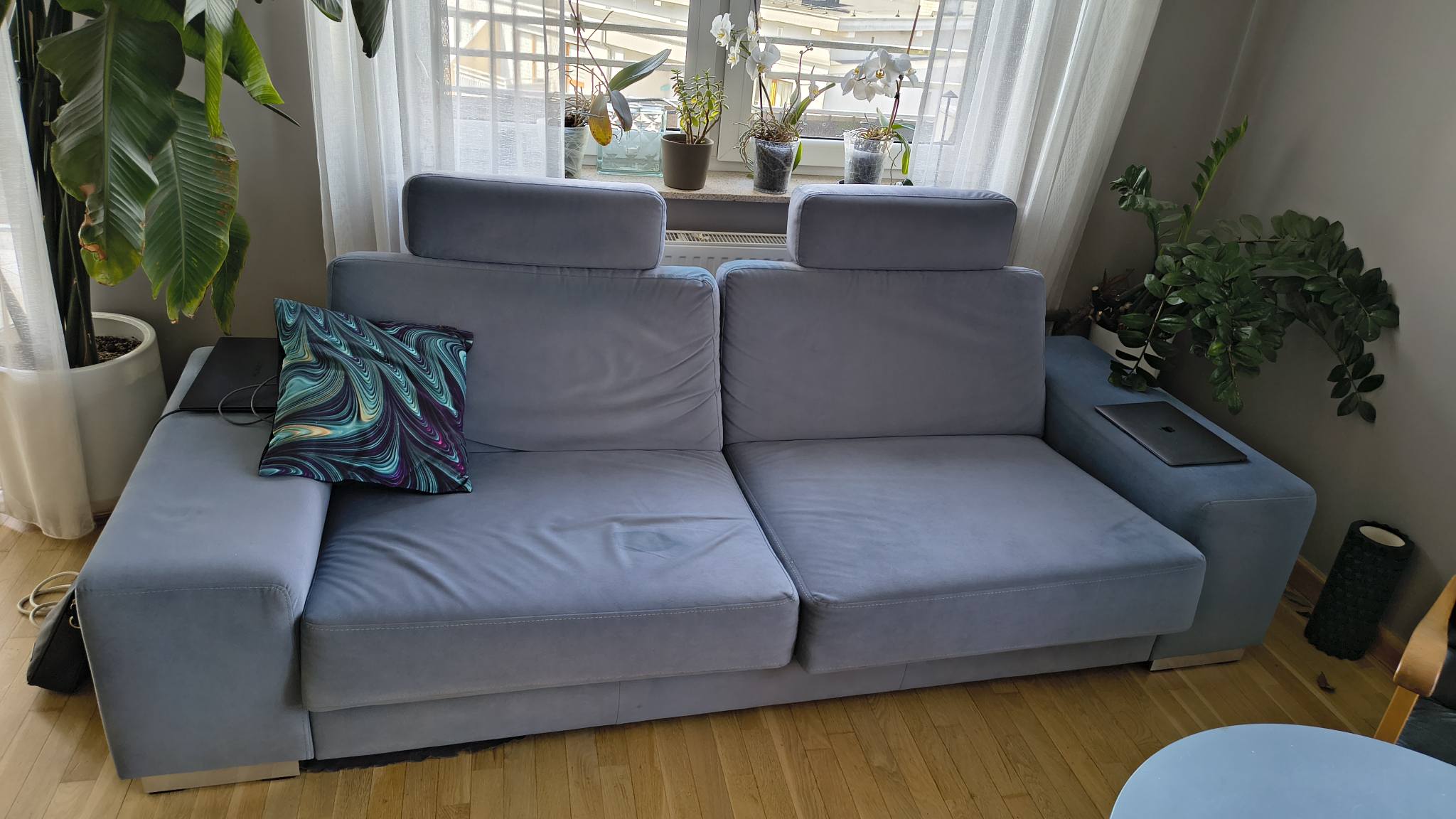 Oddam za darmo
Kanapa  nie jest rozkładana , kolor niebieski

Wymiary 250 cm z 95 cm 

Odbiór osobisty  do piątku Ełk - Tuwima