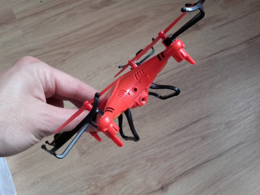 Dron SkyQuest drone, 2,4GHz 4 channels, Ax-4, 14+, czerwony, niesprawn