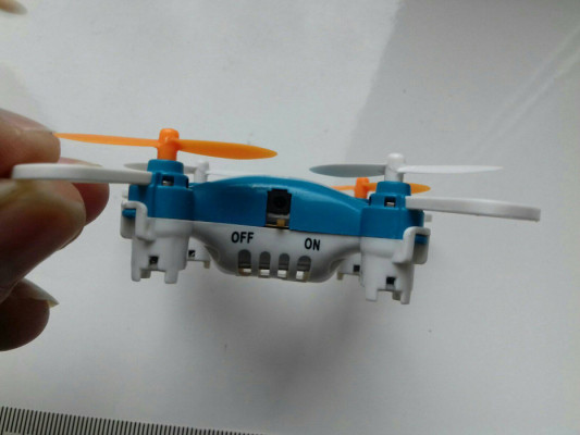 Dron Mini zdalnie sterowany Nowa zabawka utrzymuje stałą wysokość co u