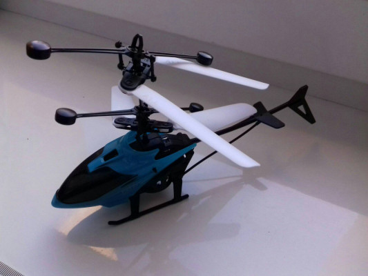 Sprzedam:  Zabawka Helikopter Fakon RC, czujnik zbliżeniowy, pilot na