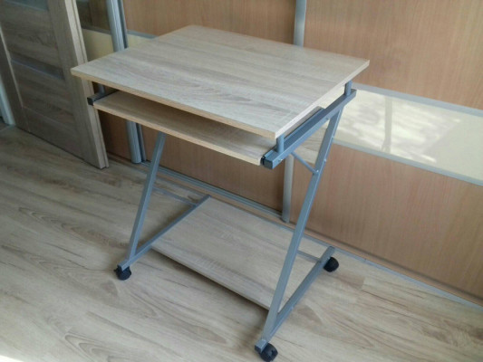 Biórko na kółkach 60cm, używane w bardzo dobrym stanie, z wysuwaną pół