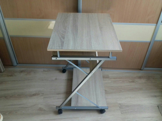 Biórko na kółkach 60cm, używane w bardzo dobrym stanie, z wysuwaną pół