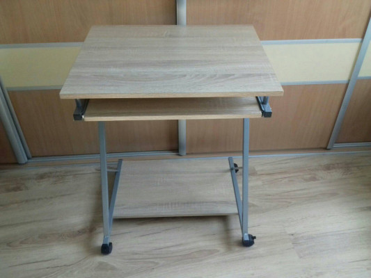 Biórko na kółkach 60cm, używane w bardzo dobrym stanie, z wysuwaną pół