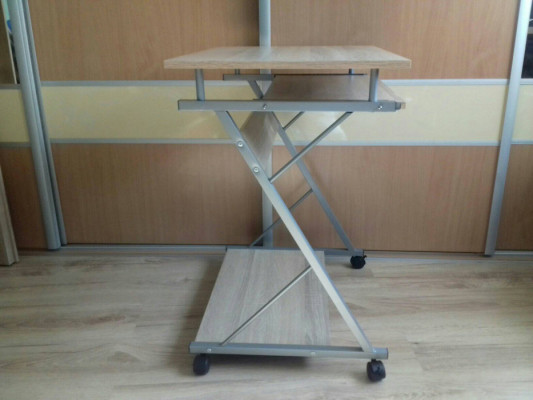 Biórko na kółkach 60cm, używane w bardzo dobrym stanie, z wysuwaną pół