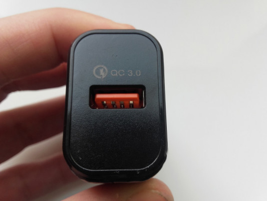 Ładowarka USB, szybkiego ładowania 12V 1,5A, 9V 2A, 5V 3A Quick Charge