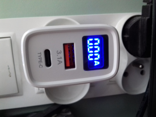 Ładowarka AR-893, USB-C + USB-A 20W z wyświetlaczem, QC3+PD Quick Chan