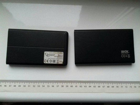 Obudowy metalowe na dysk 2,5cala iBOX IEU3F02 + Gembird EE2-U3S-2, bez
