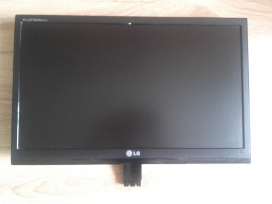 Monitor LG Flatron E2241S-BN, FullHD 21,5cala, VGA, z dorobioną stopą,