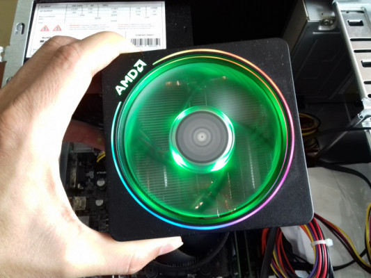 AMD Wraith Prism chłodzenie z kablami do kontroli oświetlenia ARGB, CP