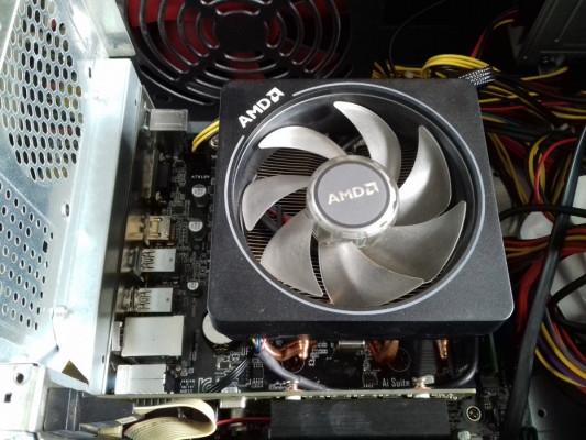 AMD Wraith Prism chłodzenie z kablem do kontroli oświetlenia ARGB, CPU