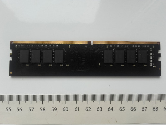DDR4 czarna, niesprawna, 3piski, dwustronna, uszkodzona, bez naklejki,