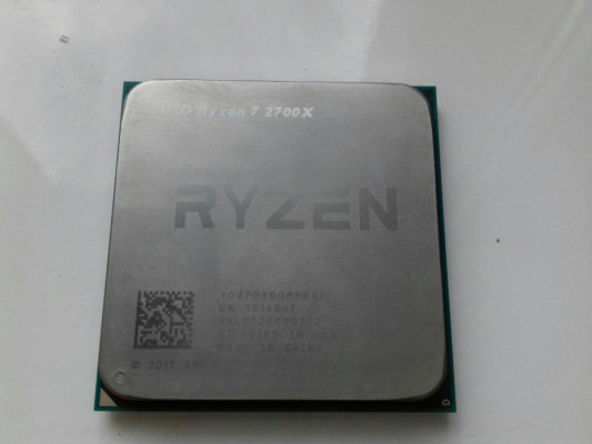 AMD Ryzen 7 2700X AF + chłodzenie ciepłowody Wraith Prism RGB, 8x3,7GH