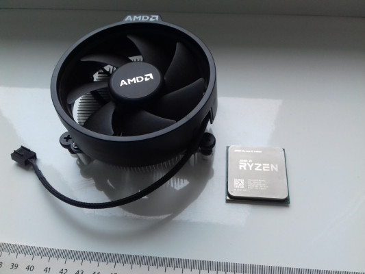 AMD Ryzen 5 2400G + RX Vega 11 + chłodzenie, 4x3.6GHz AM4, 4MB Sprawny