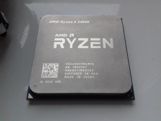 AMD Ryzen 5 2400G + RX Vega 11 + chłodzenie, 4x3.6GHz AM4, 4MB Sprawny