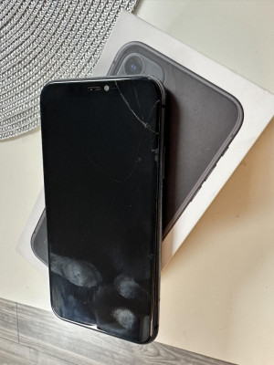 IPhone 11 64gb czarny uszkodzony