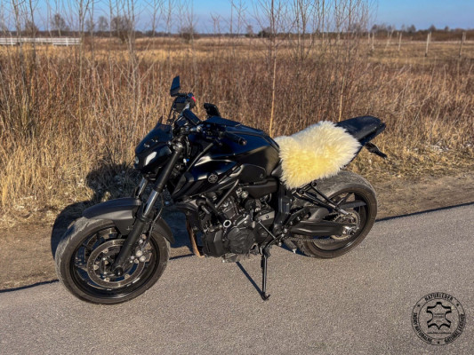 Skóry owcze na siodełka motocyklowe – sprzedaż hurtowa