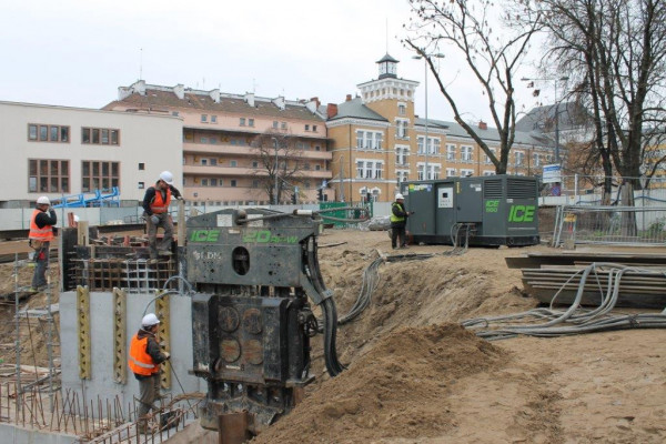 Używany wibromłot ICE 20 RFW do pracy na dźwigu