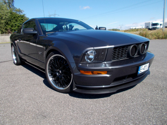 Ford Mustang GT modyfikacje świetny stan