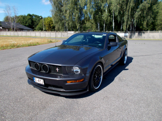 Ford Mustang GT modyfikacje świetny stan