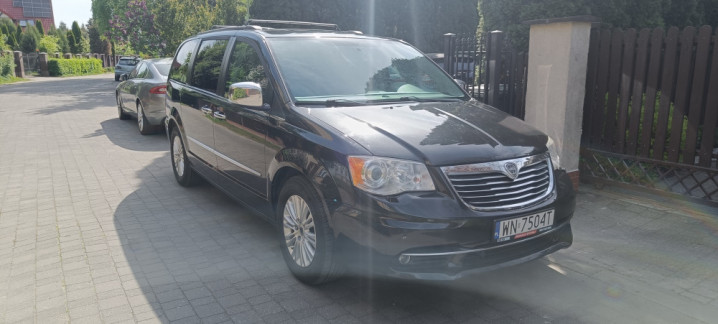 Lancia Voyager 3.6 V6 Silver, 283 KM, automat,2xDVD,nawigacja,skóra ,7