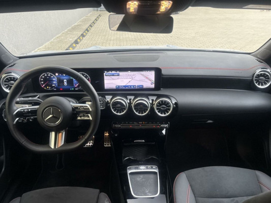 Mercedes-Benz CLA 200 - GD8T610