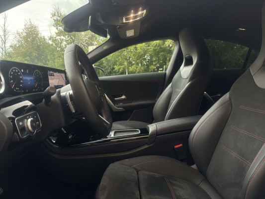 Mercedes-Benz CLA 200 - GD8T610