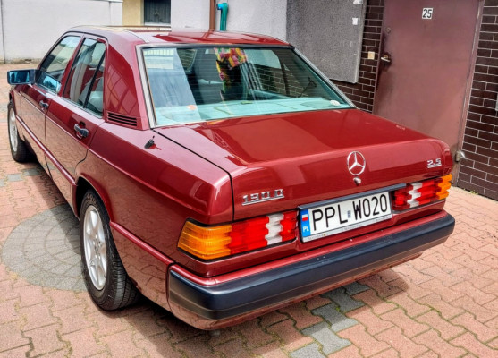 Mercedes-Benz W201 (190) Diesel, grzane fotele, klimatyzacja