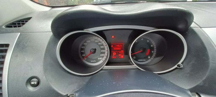 Mitsubishi Outlander II 2.4 MIVEC Instyle,4WD, 170KM, automat, skóra,