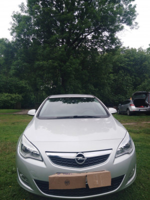 Opel Astra J 1.6 koni 120