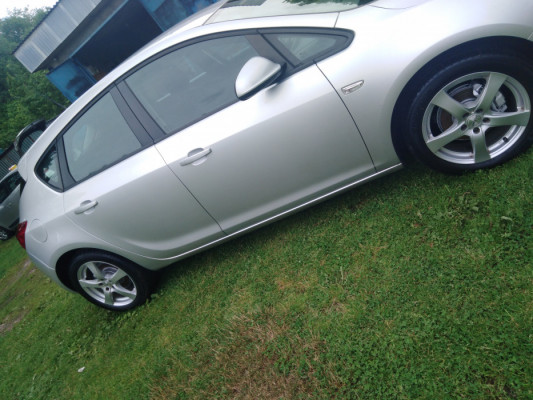 Opel Astra J 1.6 koni 120