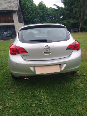 Opel Astra J 1.6 koni 120