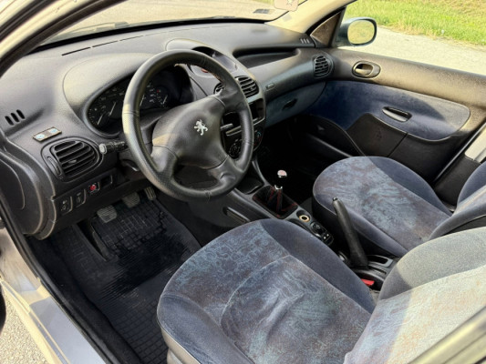 ** Peugeot 206 ** 1.1 Benzyna ** 2001r ** Długie Opłaty ** Zadbanny *