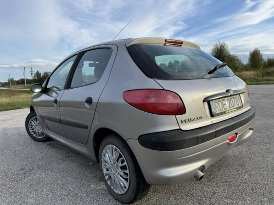 ** Peugeot 206 ** 1.1 Benzyna ** 2001r ** Długie Opłaty ** Zadbanny *