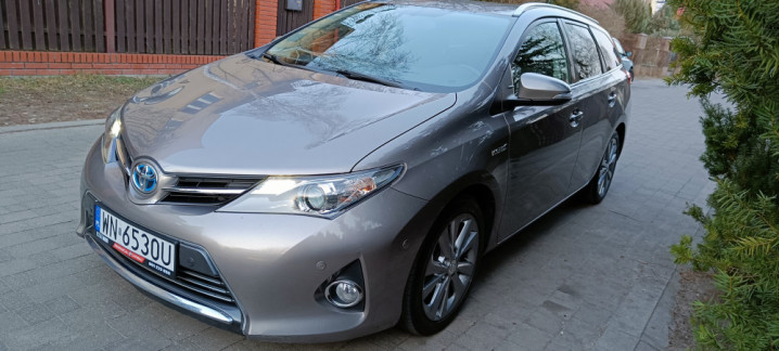 Toyota Auris II Touring Sports 1.8 Hybrid Lounge,automat, I rej.30.12.