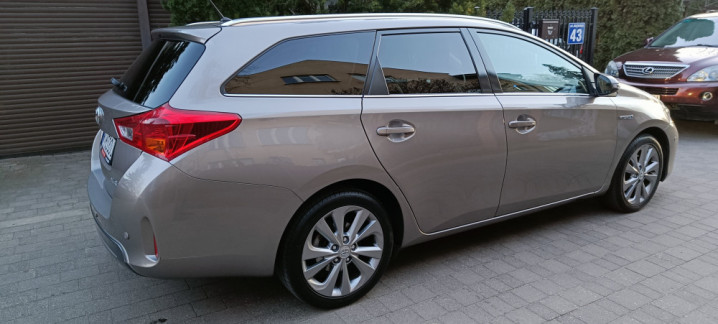 Toyota Auris II Touring Sports 1.8 Hybrid Lounge,automat, I rej.30.12.