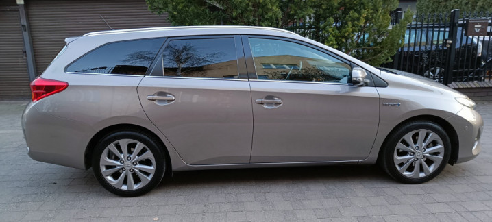 Toyota Auris II Touring Sports 1.8 Hybrid Lounge,automat, I rej.30.12.