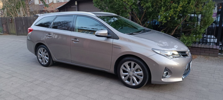Toyota Auris II Touring Sports 1.8 Hybrid Lounge,automat, I rej.30.12.