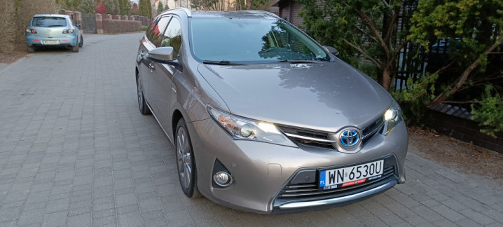 Toyota Auris II Touring Sports 1.8 Hybrid Lounge,automat, I rej.30.12.