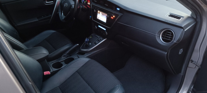 Toyota Auris II Touring Sports 1.8 Hybrid Lounge,automat, I rej.30.12.