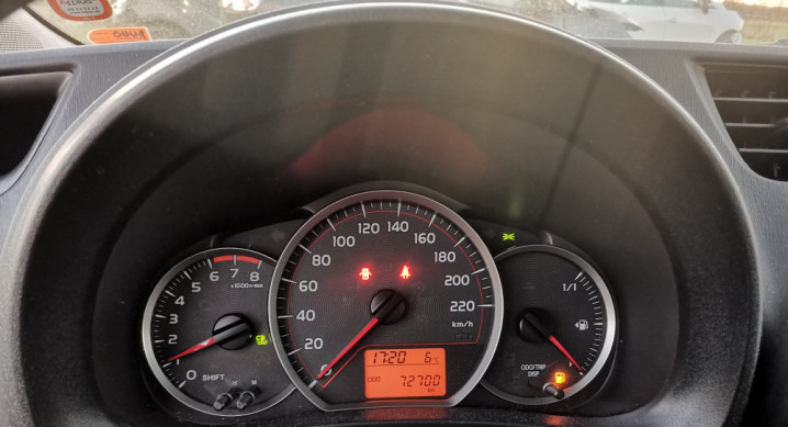 Toyota Yaris III 2013 1.3 Benzyna Niski przebieg 73tys Zadbana Srebrna