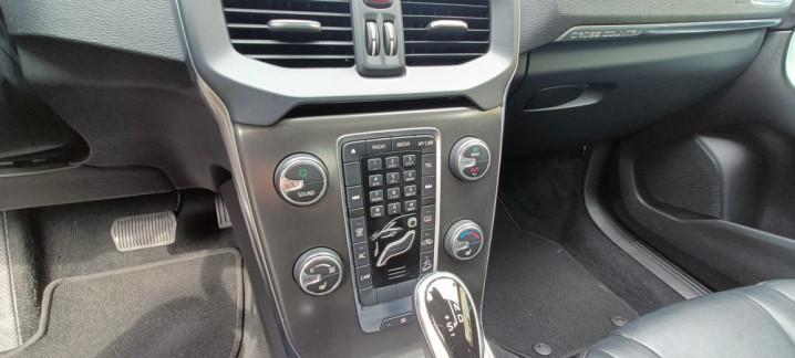 Volvo V40 II Cross Country 2.0 T4 Summum AWD,180 KM,automat,mały przeb