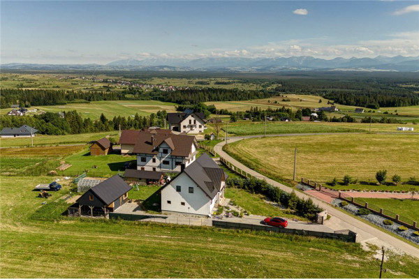 Dom w Jabłonce z widokiem na Tatry