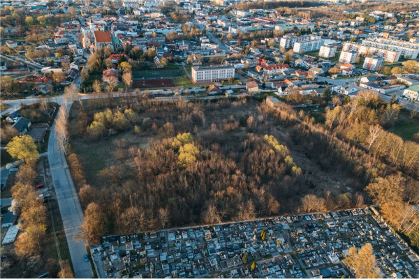 Działka 2,1 HA w centrum miejscowości Szydłowiec