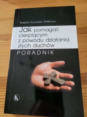 Jak pomagać cierpiącym z powodu działania złych duchów. Poradnik