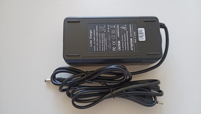24v Ładowarka li-ion 29,4v 5A (7s) wentylator hulajnoga elektryczna